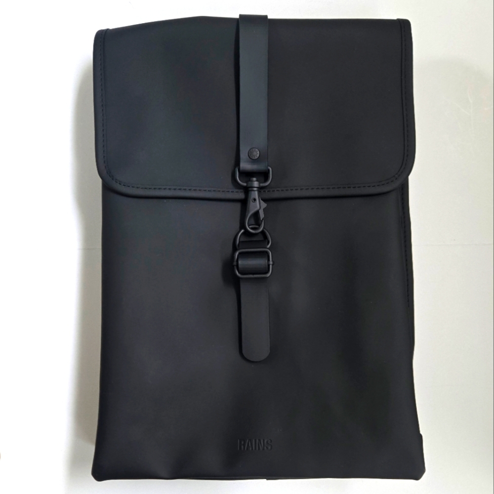 Rains Black Backpack Mini Waterproof NWOT 3.3 gal (H 16 x D 4 x W 11,6 inches)